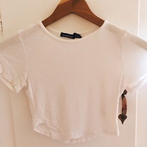 BOOHOO WHITE CROP TOP
